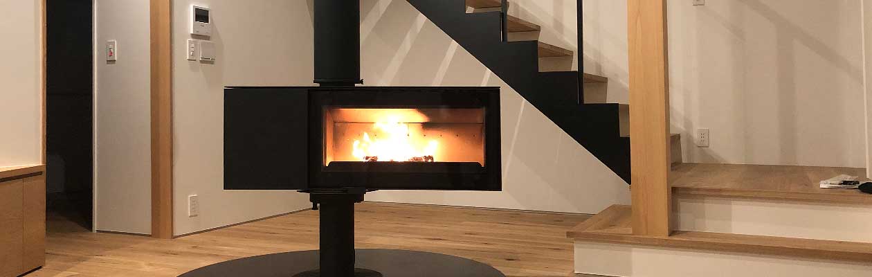 「炎の癒し」や「薪割りなどの手間」も含めたライフスタイル